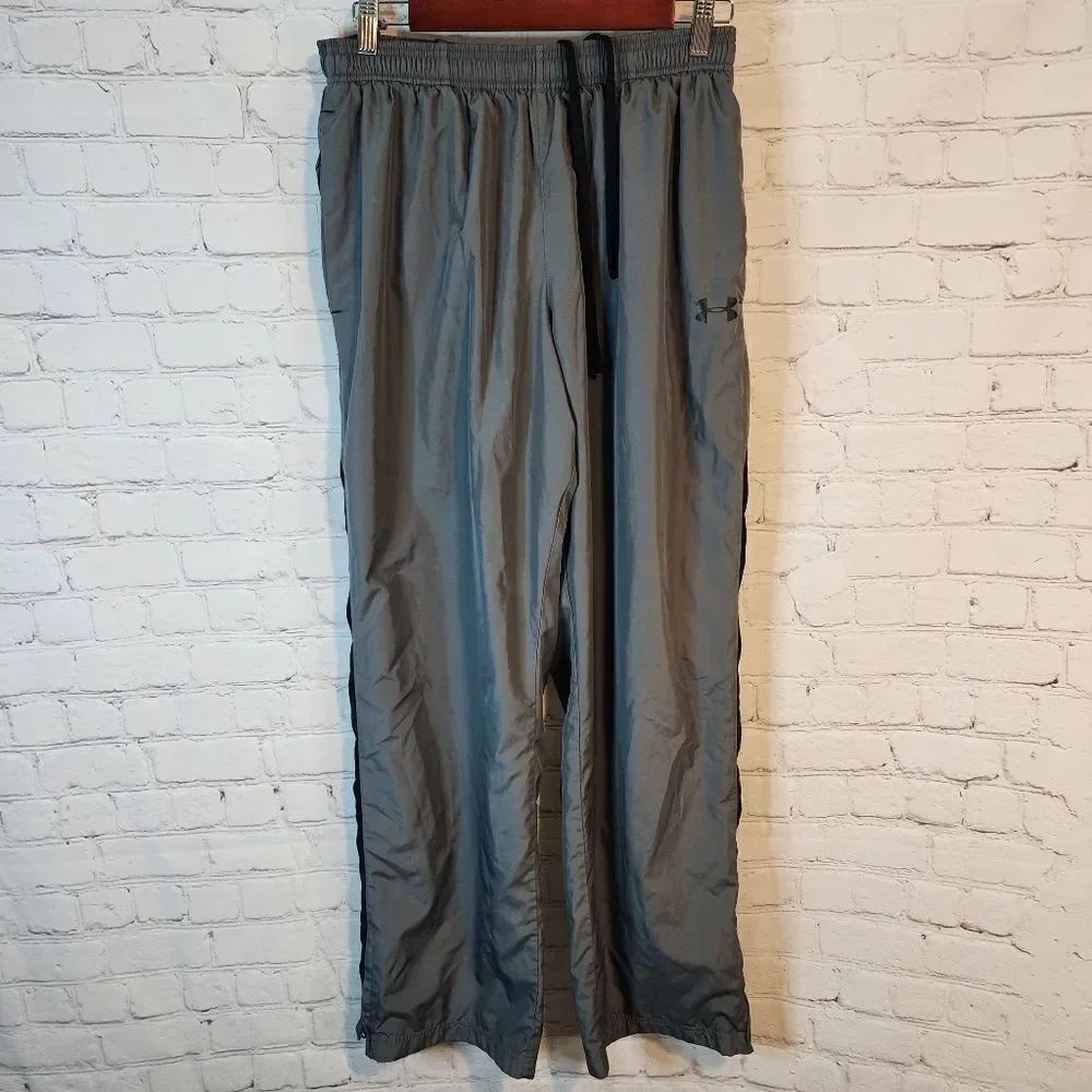 Men's Under Armour "loose" athletic sweatpants, size Large